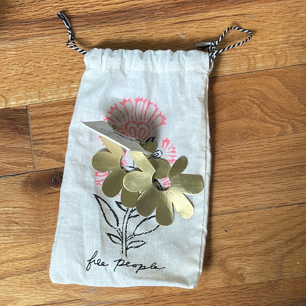 Free People Flower Pedal Hoop Earrings 🌸